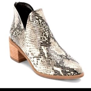 NWOT BLONDO esmee waterproof snakeskin ankle booti